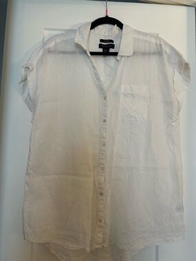 Women’s linen White Short-Sleeve Button-Down Shirt